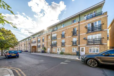 Broomfield Street, E14