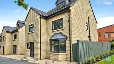 Hebble Court, Thornhill Lees, WF12