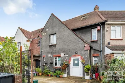 Carlyle Avenue, Southall, UB1