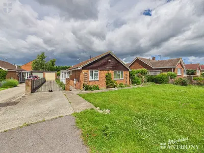 Eleanor Gardens, Aylesbury, HP21 7LT