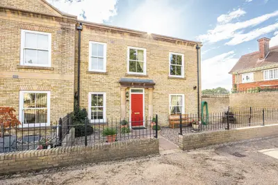 Impressive Four Bedroom Mews, House in