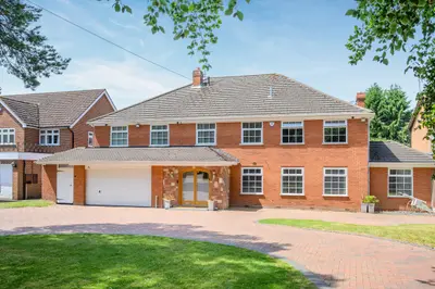 Lady Byron Lane, Knowle, B93