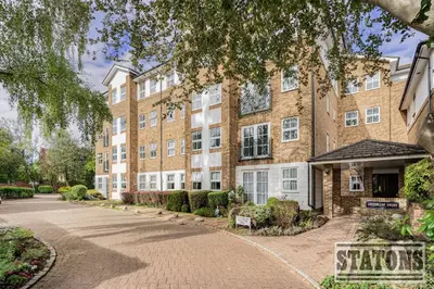 Oakleigh Park North, London, N20 9AQ