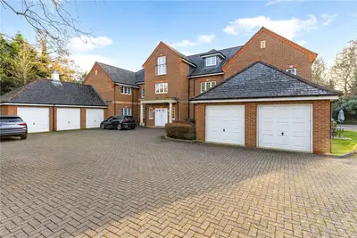 Bearsden Court, Charters Road, Ascot, Berkshire, SL5 9SJ