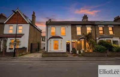 Oaklands Road, London, W7