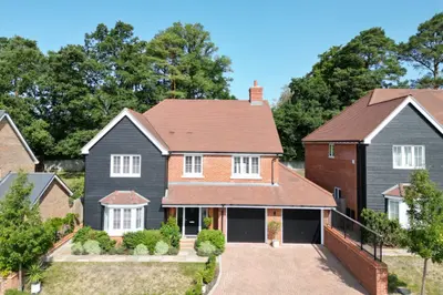 Baker Oats Drive, Farnham, GU10