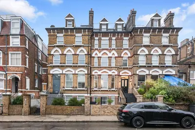 Fitzjohns Avenue, London, NW3
