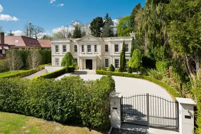 Albany Close, Esher, Surrey, KT10 9JR