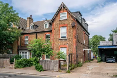 Hawks Road, Kingston upon Thames, KT1
