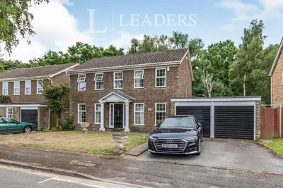 Mayfield Gardens, Hersham, KT12