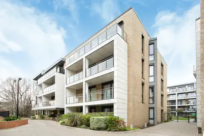 Knaresborough Drive, London, SW18