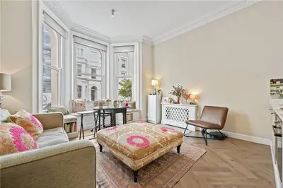Strathmore Gardens, London, W8