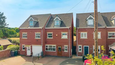 Fox Field, Castle Gresley, DE11