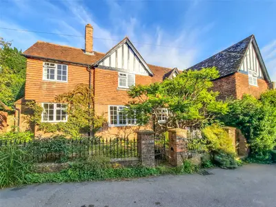 The Street, Dallington, TN21