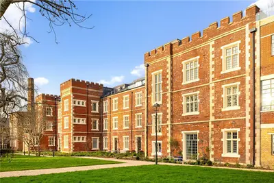 St. George's Gardens, London, SW17
