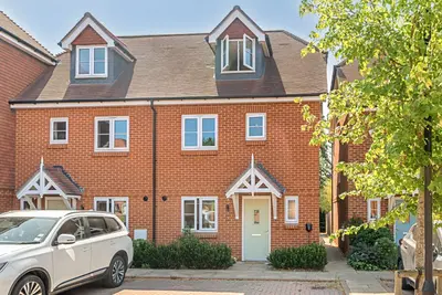 Holt Close, Ottershaw, KT16