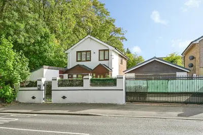 Lydiate Lane, L25