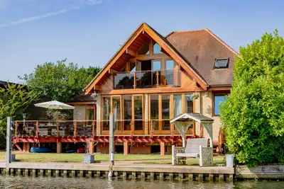 Riverside, Staines upon Thames, TW18