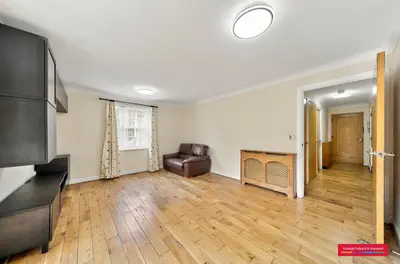 Blackwell Close, London, N21