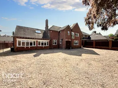Wellingborough Road, Rushden, NN10