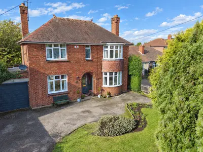 Stratford Road, Roade, NN7