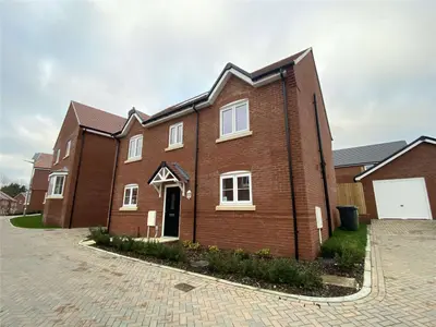 Selborne Park, Selborne Road, Alton, Hampshire, GU34 1SZ