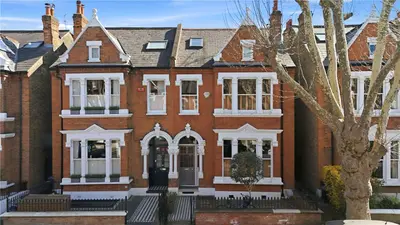 Baronsmead Road, Barnes, London, SW13 9RR