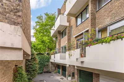 Shaftesbury Mews, London, W8 6