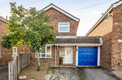 Marlborough Close, Chichester, PO19