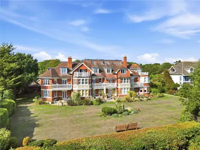 An Exceptional Duplex Penthouse with Panoramic Sea Views