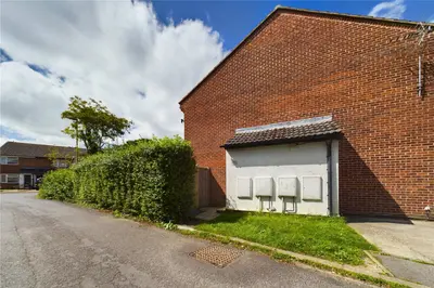 Stratfield Avenue, Tadley, RG26