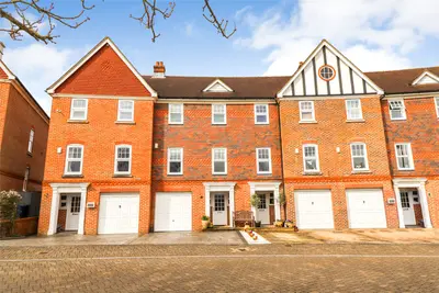 Elvetham Crescent, Fleet, Hampshire, GU51 1BU