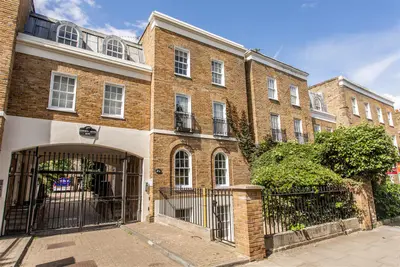 Coborn Mews, Mile End