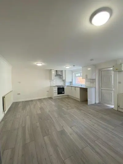 Oakwood Avenue, Southall, UB1