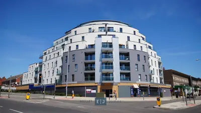 The Broadway, Loughton, IG10