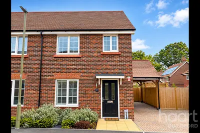 Yew Close, Leatherhead, KT24