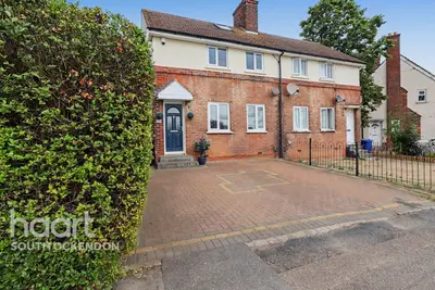 Hall Road, Aveley, RM15