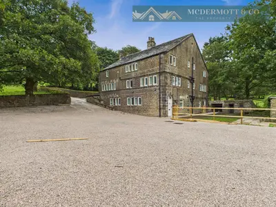 Bradburys Lane, Greenfield, OL3