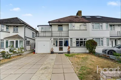 Chestnut Close, London, N14