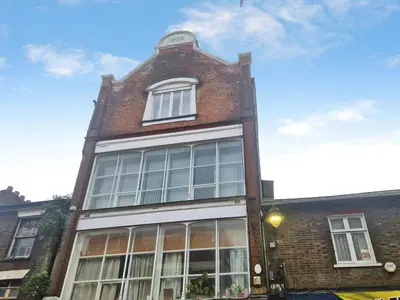 Wellington Street, Luton, LU1
