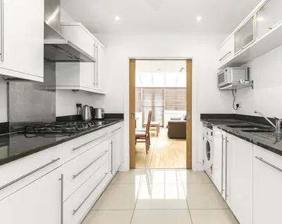 Hepdon Mews, London, SW17