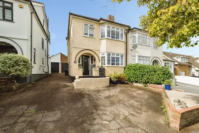 Lechmere Avenue, Chigwell, IG7