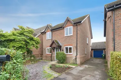 Sovereign Close, Granborough, MK18