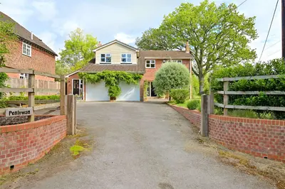 Hollybush Lane, West Heath, Baughurst, Tadley, RG26 5LB