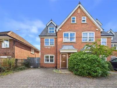 Hampton Road, Teddington, TW11