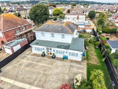 52 Melville Street, Sandown PO36 8LF