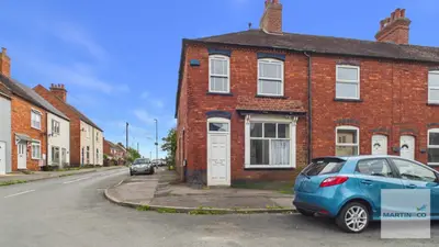 Mount Pleasant, Two Gates