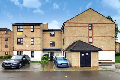 Cherry Blossom Close, Palmers Green, N13