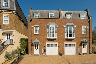 Haines Court, Weybridge, Surrey, KT13 0BH