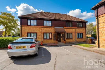Oakwood Grove, Basildon, SS13